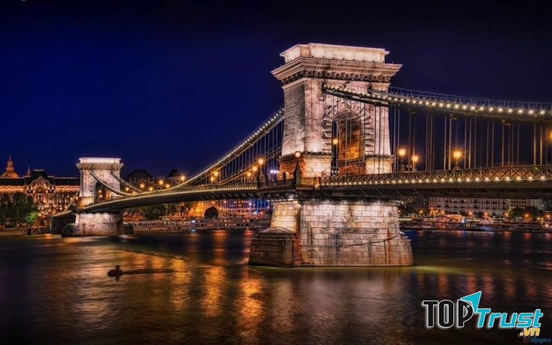 Cầu Chain - Biểu tượng của thủ đô Hungary