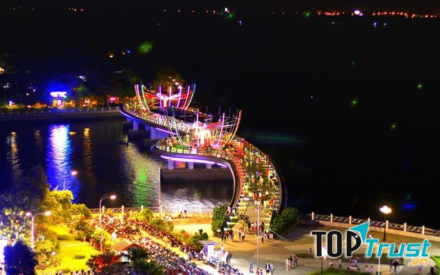 Cầu đi bộ Cần Thơ nhìn từ trên cao xuống