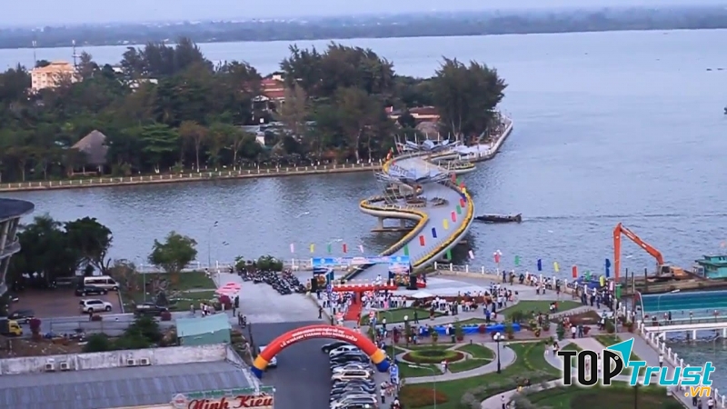 Toàn cảnh cầu đi bộ Ninh Kiều