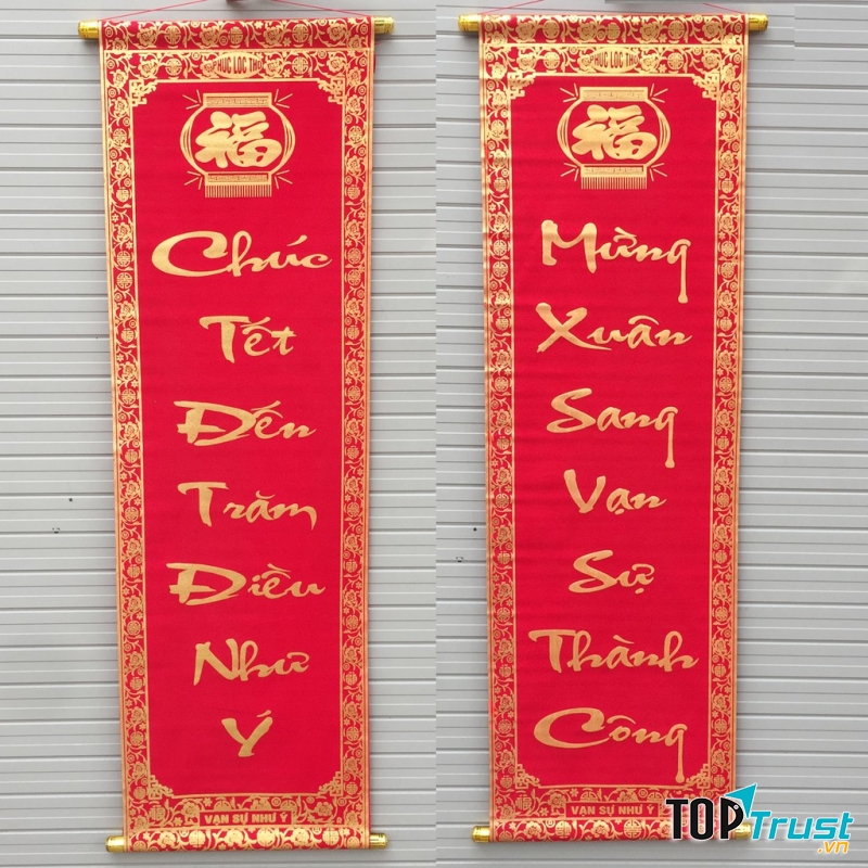 Treo câu đối Tết trong nhà đã trở thành truyền thống của người dân Việt Nam