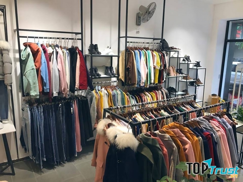 Chính vì sự đa dạng về mẫu mã mà Cầu Giấy chính là điểm đến lý tưởng cho teen thích mua sắm