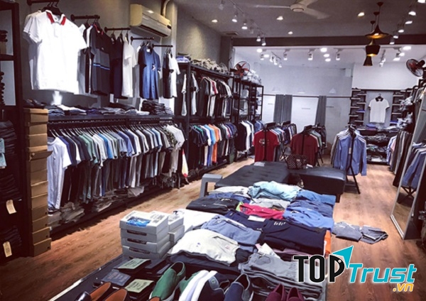 Ở đây có rất nhiều các shop quần áo nam lớn