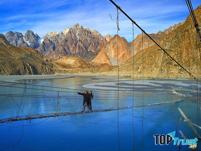 Cầu Hussaini Hanging ở Pakistan
