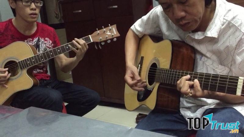 Học viên tiến bộ rõ rệt sau khi kết thúc khóa học tại CLB Guitar cổ điển Hà Nội.