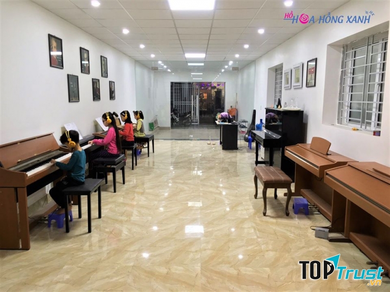 Câu lạc bộ Âm nhạc Nghệ thuật Hồ Hoa Hồng Xanh