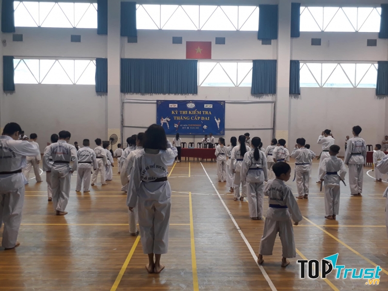 CÂU LẠC BỘ THỂ DỤC THỂ THAO HỒ XUÂN HƯƠNG
