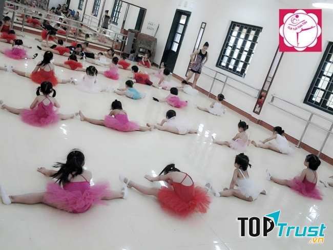 Câu lạc bộ Tuổi thần tiên với phòng tập rất rộng rãi, thoáng mát.