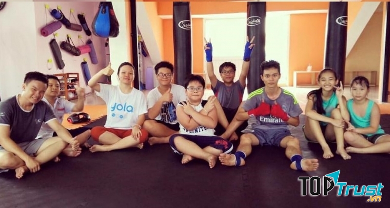 Rất nhiều bạn trẻ, trẻ em đều tìm đến câu lạc bộ để rèn luyện sức khỏe.