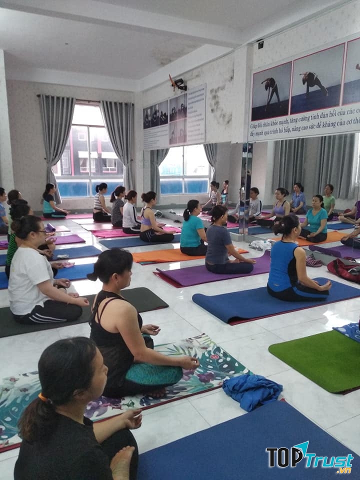 Câu lạc bộ Yoga Kim Dung
