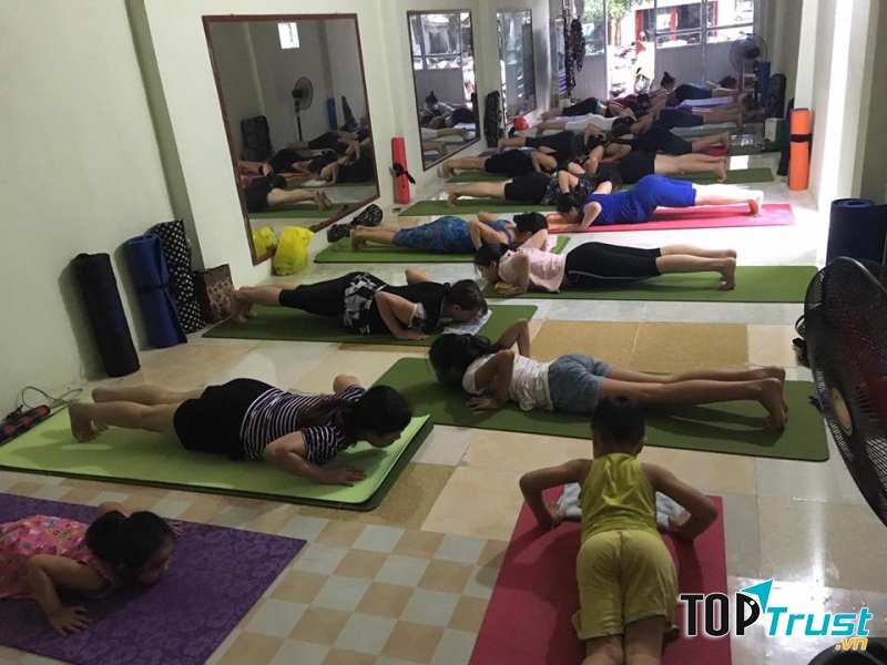 Phòng tập tại CLB Yoga Vân Anh