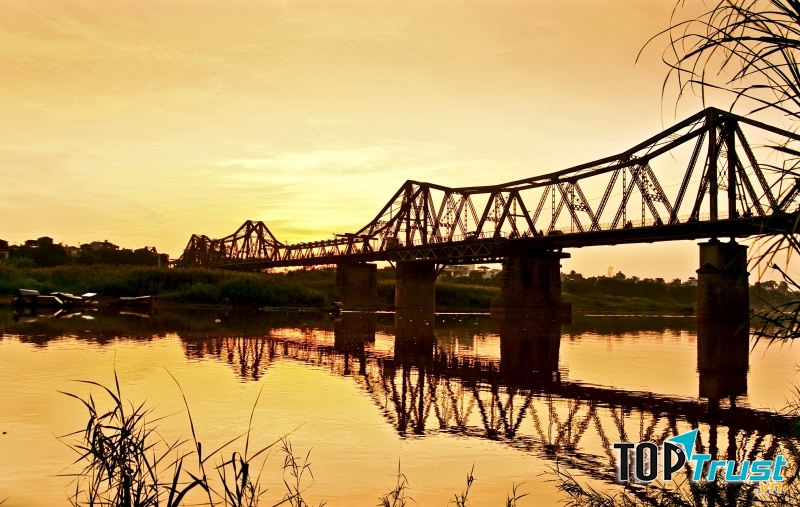 Vẻ đẹp thơ mộng, cổ điển của cầu Long Biên