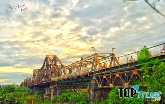 Cầu Long Biên – điểm hẹn hò hấp dẫn