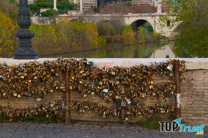 Câu Milvio là biểu tượng tình yêu vĩnh hằng