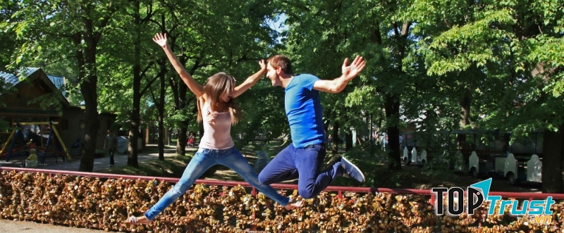 Khoảnh khắc nhí nhố của một cặp đôi