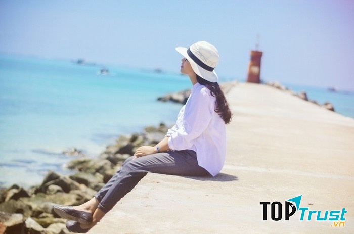 Em không yêu em thì ai yêu em?