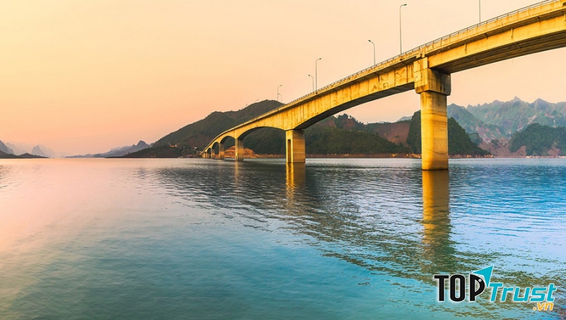 Pá Uôn là cây cầu có trụ cao nhất Việt Nam