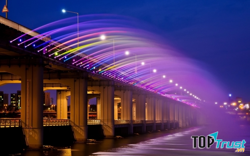 Cầu Phun nước Banpo - hàng nghìn tia nước tuyệt đẹp hòa chung với tiếng nhạc nước