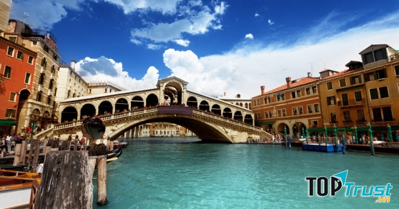 Cầu Rialto, Italia