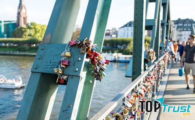 Cầu sắt Eiserner Steg