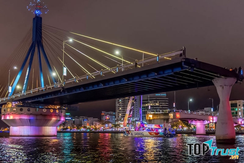 Cầu sông Hàn Đà Nẵng về đêm