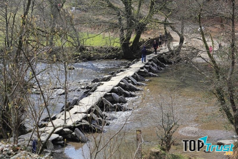 Cầu Tarr Steps ở Vương quốc Anh