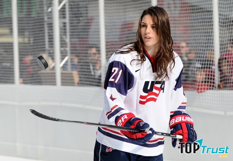 Hilary Knight xinh đẹp trong màu áo đấu (Nguồn: Sưu tầm)