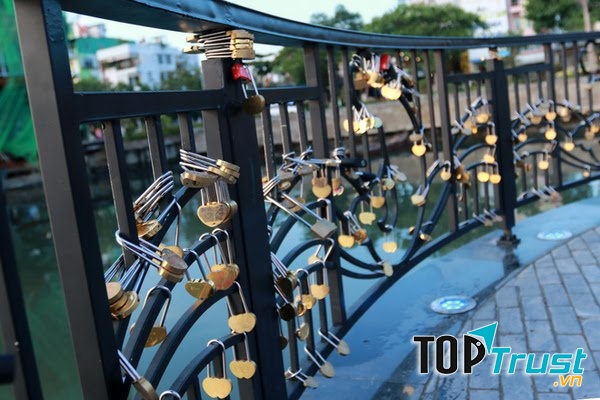 Cầu khóa tình yêu Đà Nẵng