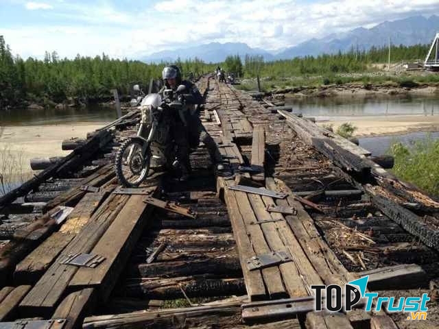 Cầu nổi trên sông Vitim ở Nga