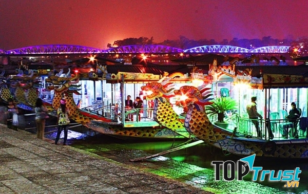 Cầu Trường Tiền - Phố đi bộ Nguyễn Đình Chiểu