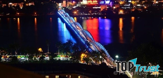 Cầu Trường Tiền - Phố đi bộ Nguyễn Đình Chiểu