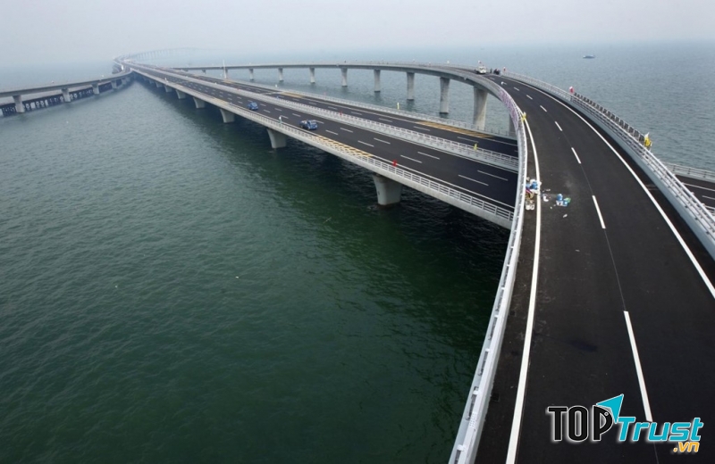 Cầu vịnh Giao Châu - Trung Quốc