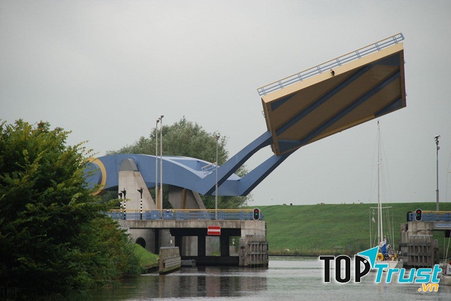 Cầu Slauerhoffbrug, thành phố Leeuwarden, Hà Lan