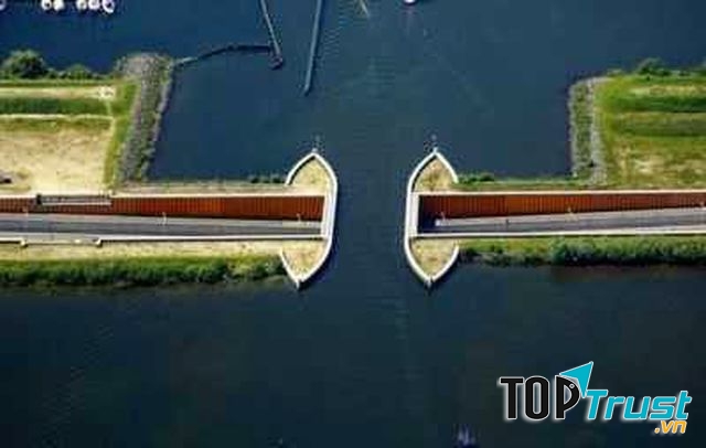 Cầu nước Veluwemeer Hà Lan