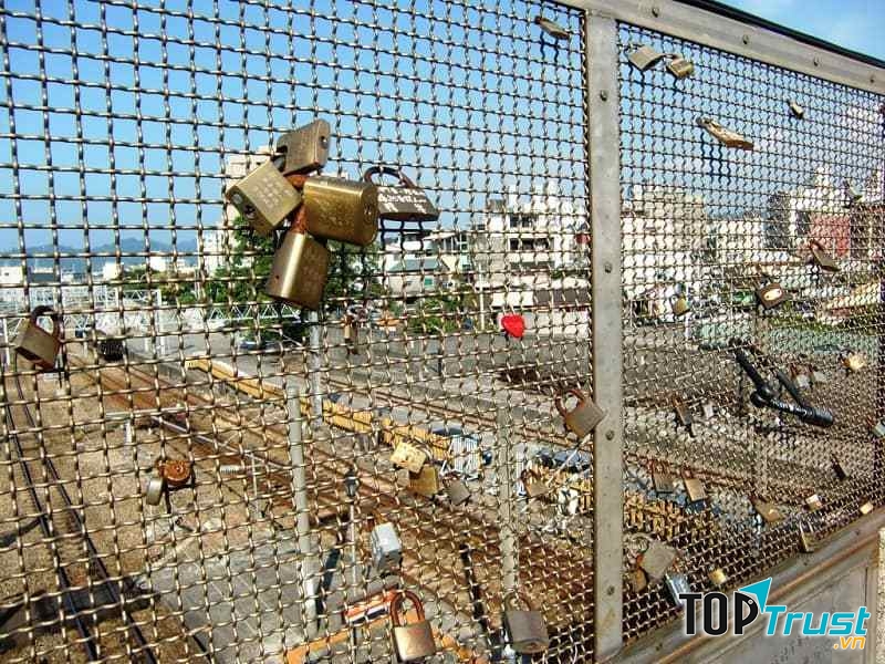 Cầu vượt chạm ga, Đài Loan