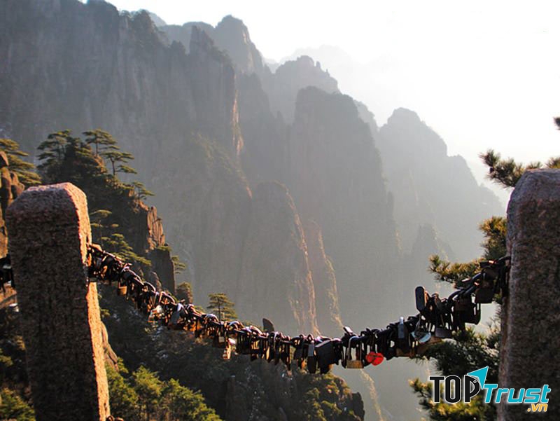 Cây cầu tình yêu ở Hồ Nam, Trung Quốc