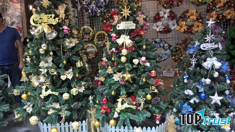 Bạn có muốn cây thông của mình ngộ nghĩnh và sinh động như thế này?