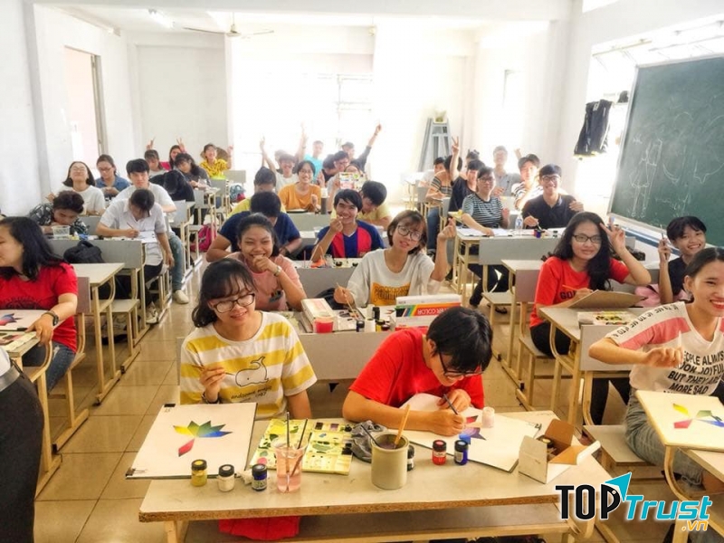 Một tiết học Mĩ thuật của Trường CĐ Mỹ thuật trang trí Đồng Nai