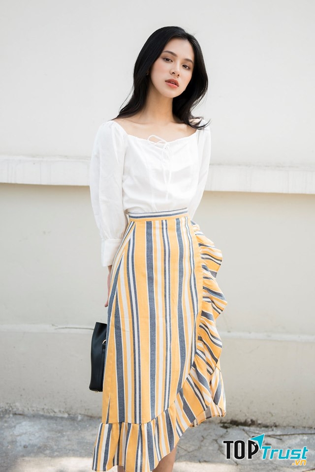 Ceci Cela luôn biết đưa ra những thiết kế độc đáo, tinh tế cùng với việc sử dụng những chất liệu vải mềm min, nhẹ nhàng luôn làm hài lòng các bạn nữ