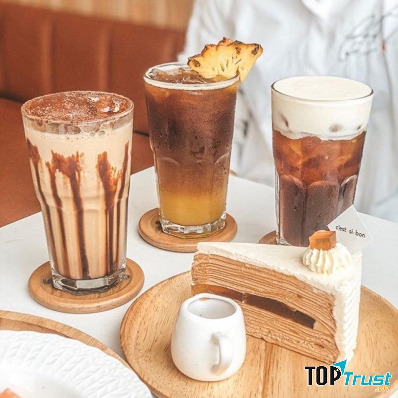 Đồ uống và bánh ngọt đầy hấp dẫn tại C’est Si Bon