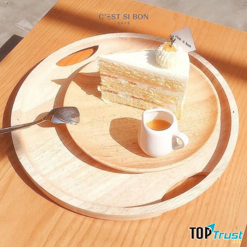 C'est Si Bon là một địa chỉ Cafe - Desserts - Cakes nổi tiếng ở Hà Nội, có nhiều chi nhánh để phục vụ khách hàng.