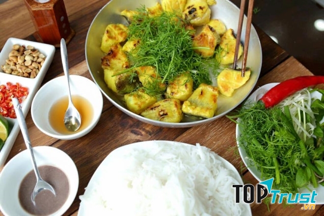 Nhà hàng Chả cá Hà Thành vốn được lòng thực khách bởi chất lượng món ăn lẫn phong cách phục vụ