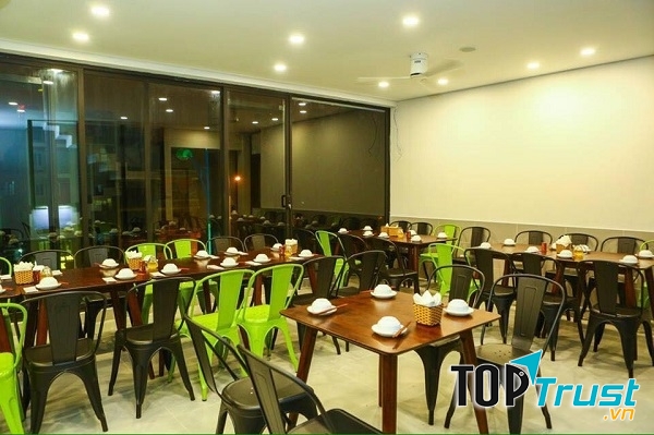 Buổi tối tại Chả cá Hà Thành