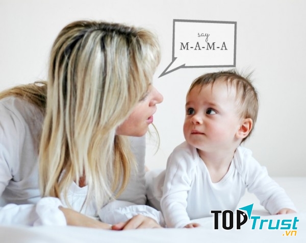 Bạn hãy phát âm chuẩn khi giao tiếp với con.