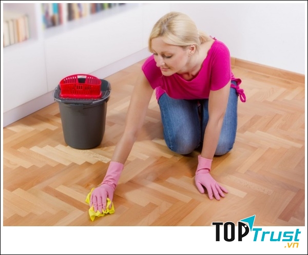 Tẩy sạch nền nhà