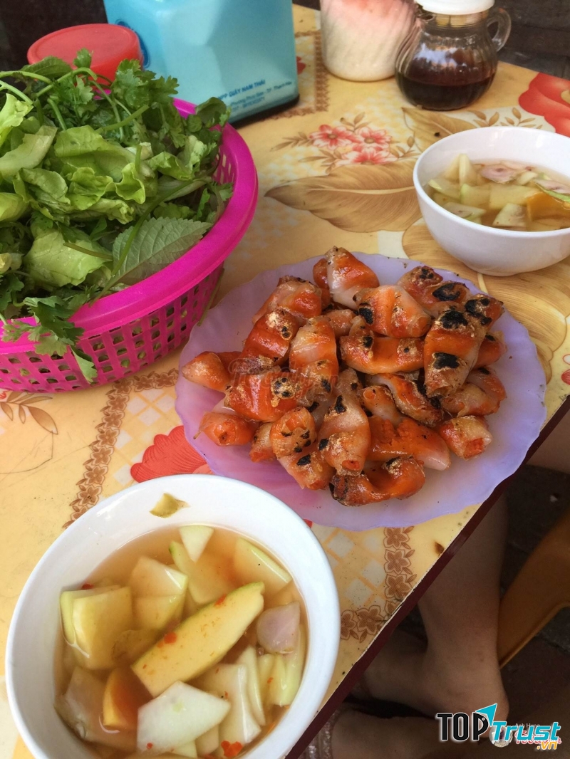 Chả tôm trở thành món ăn được yêu thích với hương vị bùi ngọt khó quên