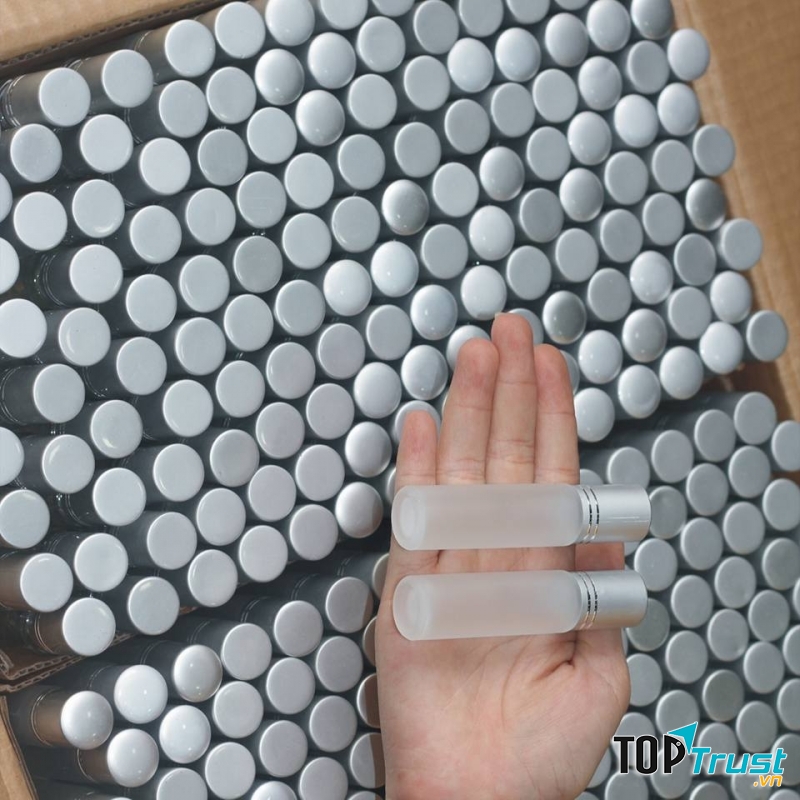 Chai bi lăn thủy tinh đục lẻ 9.000 đồng/chai