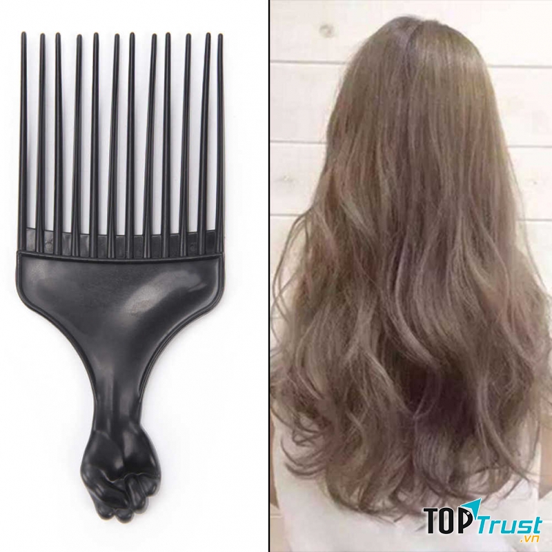 Chải tóc bằng ngón tay và lược có răng rộng