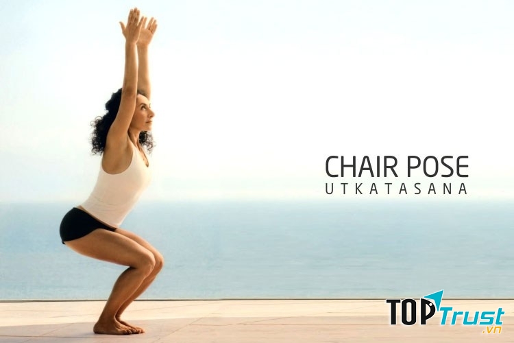 Chair pose giúp phát triển vòng ba hiệu quả