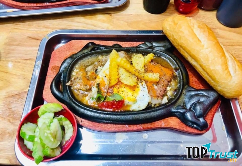 Chậm - Bánh Mì Bít Tết & Bánh Mì Sốt Vang