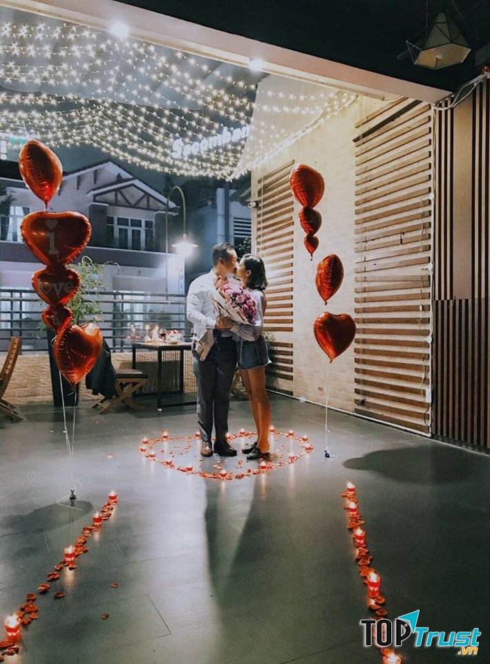 Cham Cham Bakery & Coffee